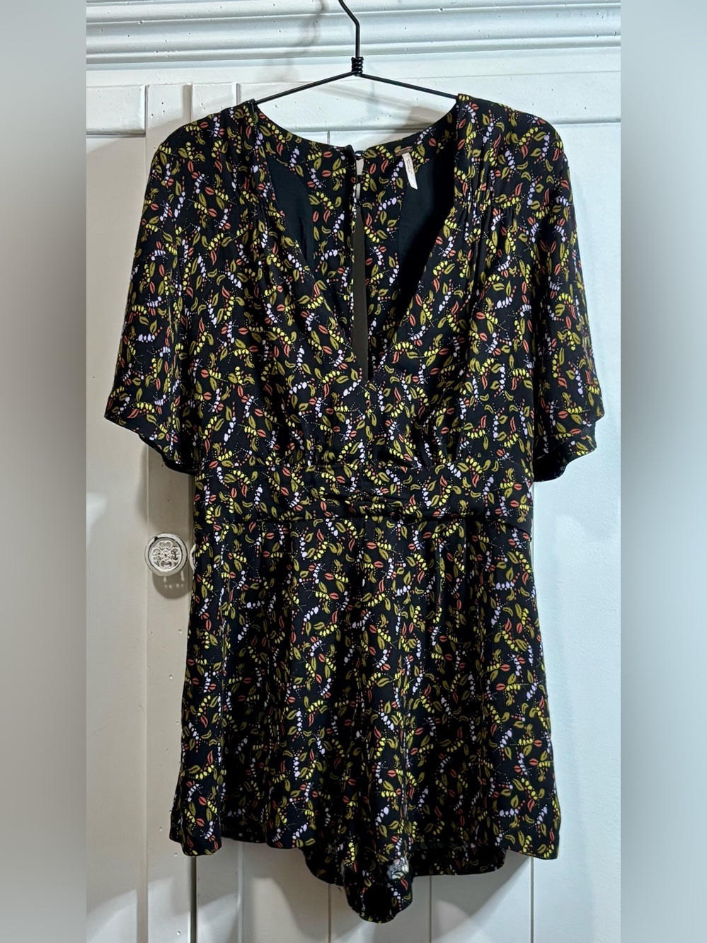 Free People Meet Virginia Floral Romper Black Boho Flutter Sleeve Size 4 NWOT - Picture 5 of 15